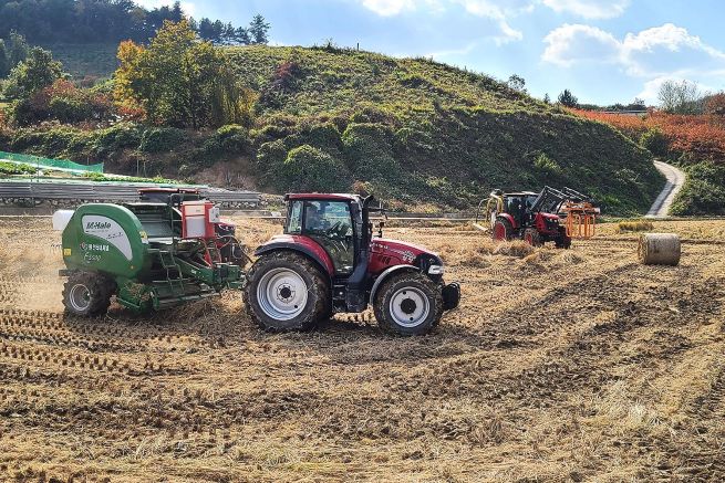 Interest in returning to farming and rural living is growing, but some people hesitate to settle permanently due to the limitations of the current resident registration system. The photo shows a farming machine handling rice straw. (Image provided by Yonhap)