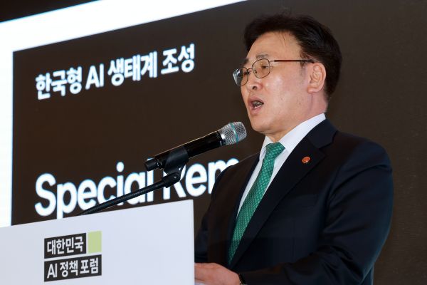 South Korean Minister of Science and ICT Yoo Sang-im delivers a congratulatory message at a local forum in Seoul on May 9, 2025. ( Image courtesy of Yonhap)
