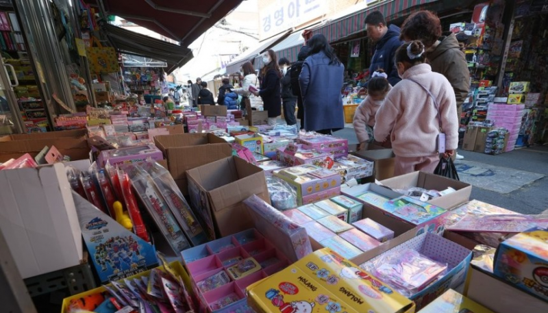 Corner Stationers Vanish Amid Digital Shift and Retail Upheaval