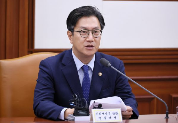 S. Korea to Further Develop Bio Industry As New Growth Engine: Acting Finance Minister