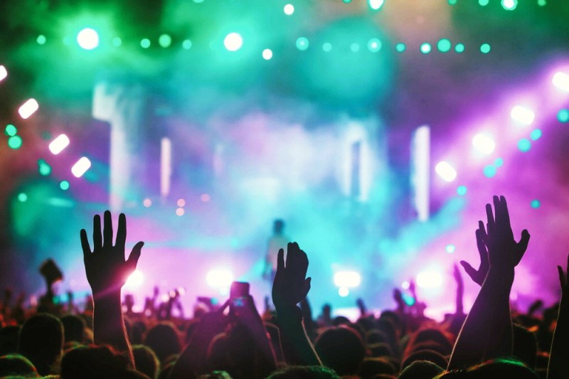 Fan Photographers Stir Controversy at University Festivals in South Korea Fan Photographers Stir Controversy at University Festivals in South Korea