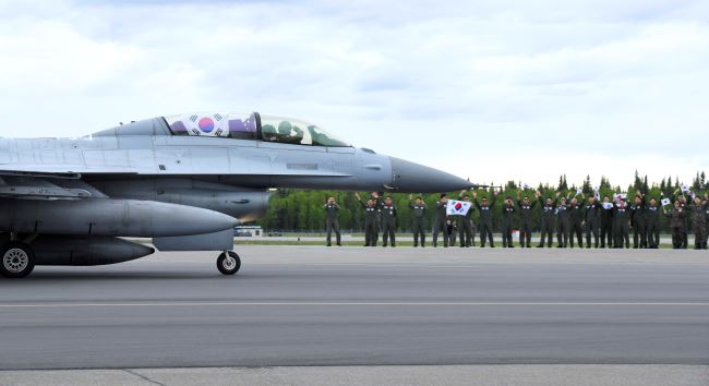 Pilots Escape After S. Korean KF-16 Fighter Jet Accident In Alaska