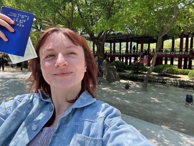 Kuvvet Ayse, the first foreigner to complete the "National Heritage Visitor Passport Tour" (Image provided by the Korea Heritage Service)