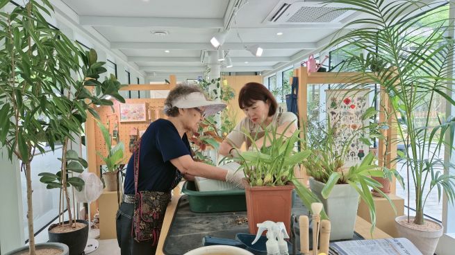 Operation of Seoul City's "Companion Plant Clinic" (Photo courtesy of Seoul Metropolitan Government)
