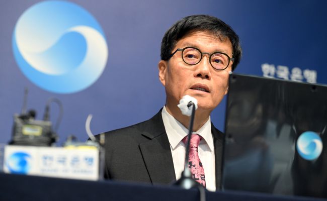 At a press conference on the 29th of last month, Governor Lee expressed concerns, stating that 'the Korean won stablecoin is a substitute for currency, and if non-banking institutions issue it at will, it could significantly undermine the effectiveness of monetary policy. (Image courtesy of Yonhap)