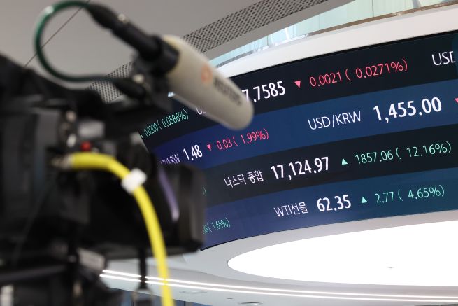 Nasdaq rebounds on tariff deferral news (Yonhap)