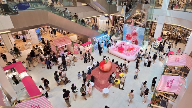 Heatwave Drives Shoppers Indoors, Boosting Sales at Department Stores and Malls While Supermarkets Lag