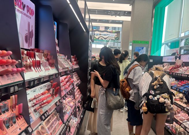 Personal Color Diagnostics Emerge as Must-Try Experience for Foreign Tourists in Korea