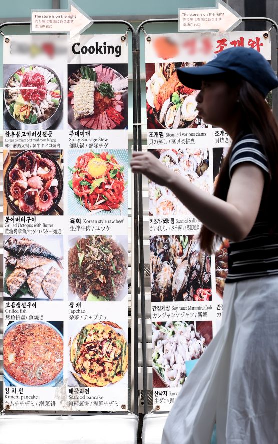Over the past five years, while overall consumer prices in South Korea rose by just over 10 percent, food-related prices surged more than 20 percent—driven largely by a sharp increase in dining-out costs, fueling what has become known as "lunchflation." On June 15, a signboard stands outside a restaurant in Myeongdong, central Seoul. (Yonhap)