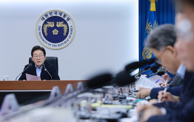 Lee Urges Follow-Up Measures for S. Korea–U.S. Trade Deal