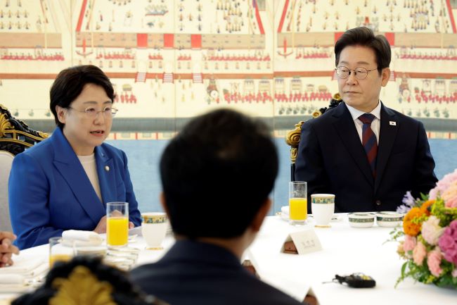 Lee Meets With Leaders Of 5 Minor Political Parties Lee Meets With Leaders Of 5 Minor Political Parties