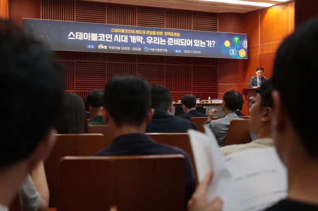 Credit Card Firms Mobilize to Counter Rise of Stablecoins