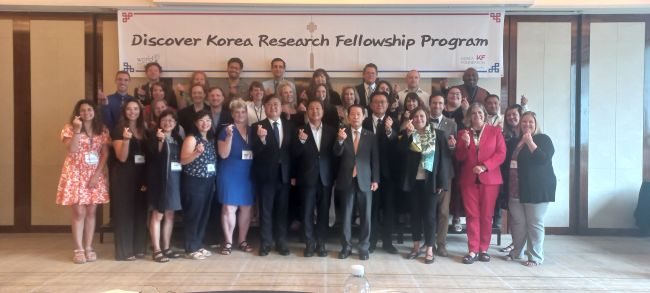 World history teachers from the U.S., Europe, and Asia-Pacific regions pose for a commemorative photo during the 2025 Korea History Research Fellowship in Seoul. (Image courtesy of Yon hap)