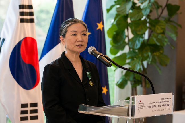 Artist Kimsooja Promoted To ‘Officer’ Rank In French Cultural Order