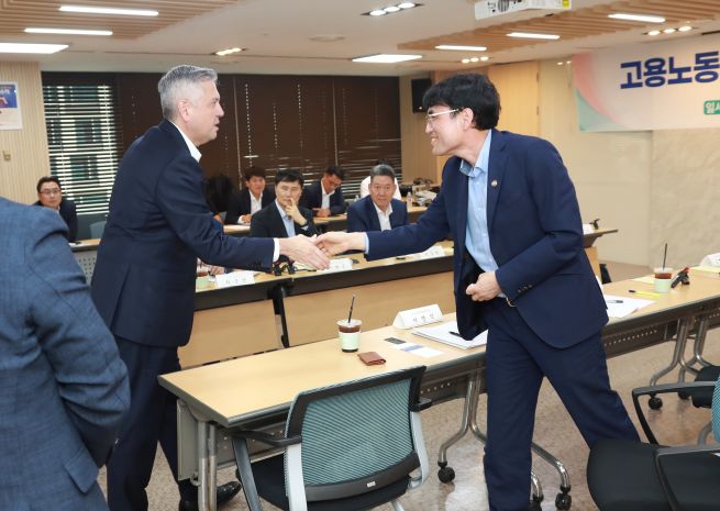 GM Raises Concerns Over Korea’s Yellow Envelope Law, Fueling Fresh Exit Speculation GM Raises Concerns Over Korea’s Yellow Envelope Law, Fueling Fresh Exit Speculation