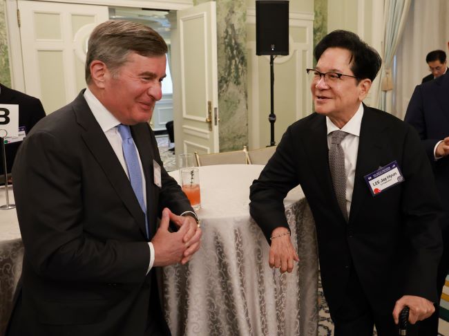 CJ Group Chairman Lee Jay-hyun Discusses Business Cooperation With U.S. Biz Leaders