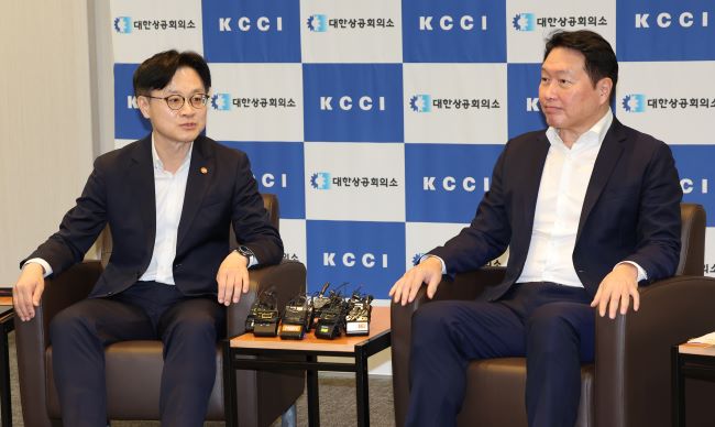 Industry Minister Meets Biz Leaders, Vows Efforts to Mitigate Tariff Risks