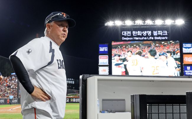 Eagles Enjoy Milestone Night in KBO