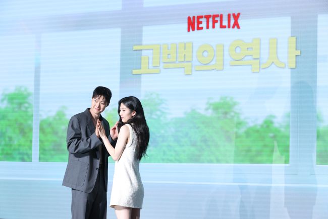 Gong Myoung (L) and Shin Eun-soo pose for photos at a press conference for "Love Untangled" in Seoul on Aug. 25, 2025. (Image courtesy of Yonhap)