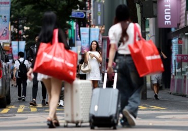 Retailers Rush to Woo Chinese Tour Groups Ahead of Visa-Free Entry