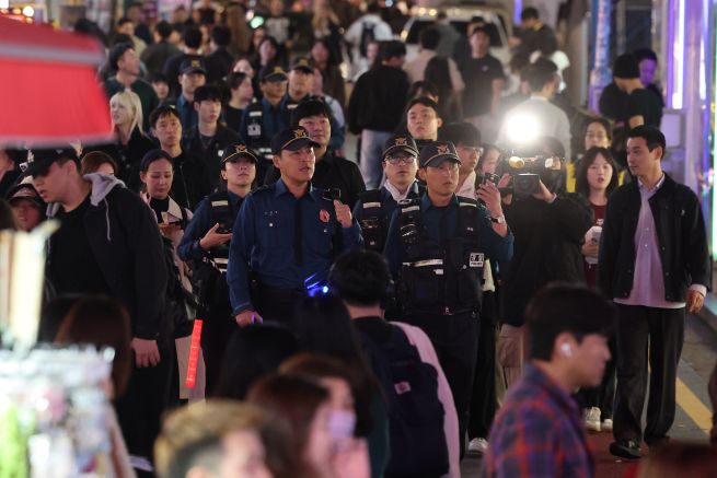 On October 26 last year, ahead of the second anniversary of the October 29 Itaewon disaster, the police mobile patrol unit conducted a Halloween crowd-control patrol in the Hongdae area of Mapo District, Seoul.