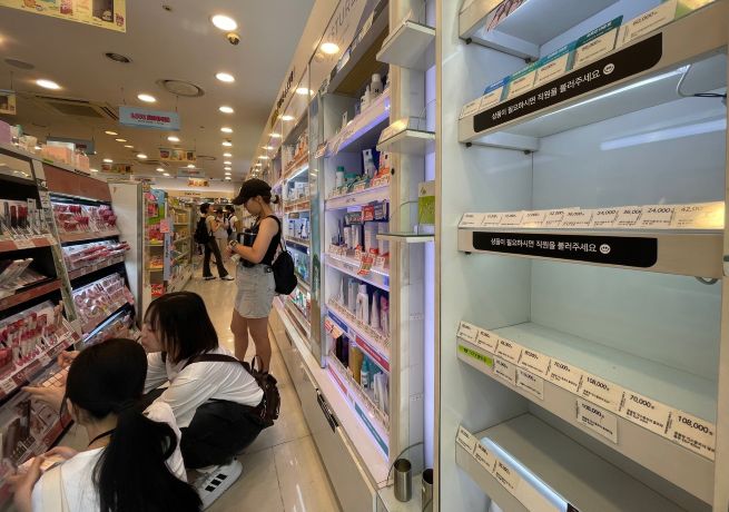 Fast Rollout of Relief Coupons Marred by Fraud and Discrimination Controversy