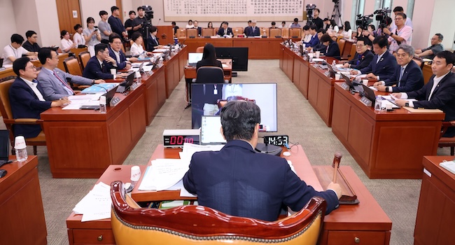 Parliamentary Committee Passes Controversial Broadcasting, ‘Pro-Labor’ Bills Parliamentary Committee Passes Controversial Broadcasting, ‘Pro-Labor’ Bills