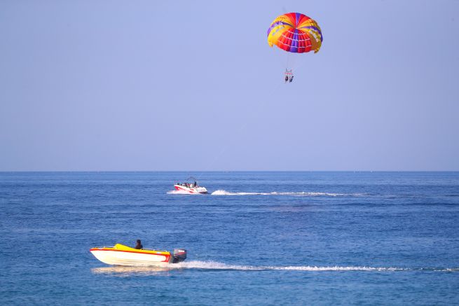 Heat Wave Drives Millions to Resorts, But Water Shortages Loom