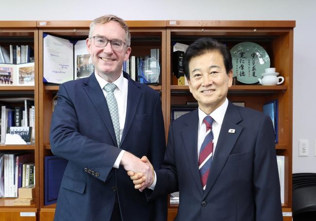 Unification Minister, Britain’s Top Envoy Discuss Korean Peninsula Issues