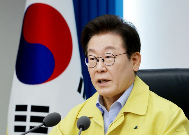 Lee Urges Thorough Measures To Protect People Amid Civil Defense Drills Lee Urges Thorough Measures To Protect People Amid Civil Defense Drills