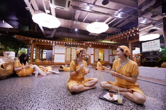 From Spas to Herbal Clinics, K-Culture Wave Turns Korean Daily Life Into Tourist Hotspots