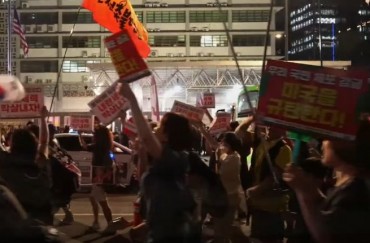 In Seoul, Anger Over U.S. Detentions Boils Into the Streets