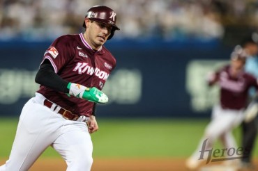 Heroes Outfielder Cardenas Sidelined With Broken Finger, Likely Out For KBO Season