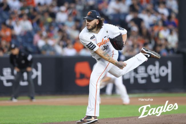 Eagles Ace Ponce Breaks KBO Strikeout Record