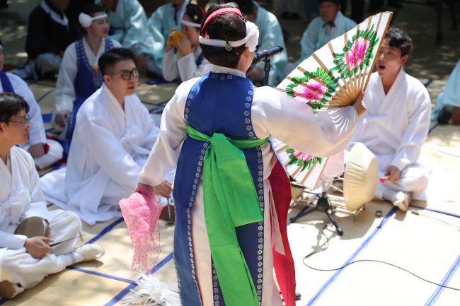 In Drought-Stricken Gangneung, Residents Turn to Rituals and Online “Rain Charms”