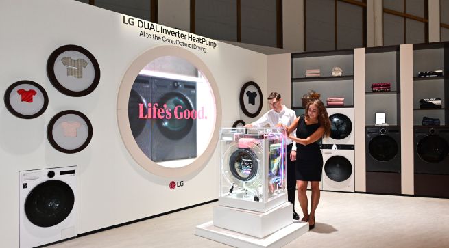 LG Electronics announced on the 4th that it will participate in IFA 2025, Europe’s largest home appliance exhibition, to be held in Berlin, Germany, starting on September 5 (local time). The photo shows models inside the ‘AI CoreTech Zone’ of LG’s exhibition booth, introducing the company’s dual inverter heat pump technology on a media wall and showcasing a specially designed display that reveals the internal operating principles of its Europe-targeted washer-dryer combo, the ‘WashCombo.’ (Photo courtesy of LG Electronics)