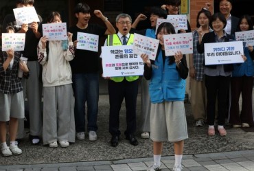 Students Rally Against Anti-China Protests in Seoul’s Guro District