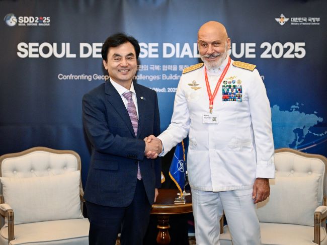 Defense Chief, NATO Military Officer Discuss Defense, Arms Manufacturing Cooperation