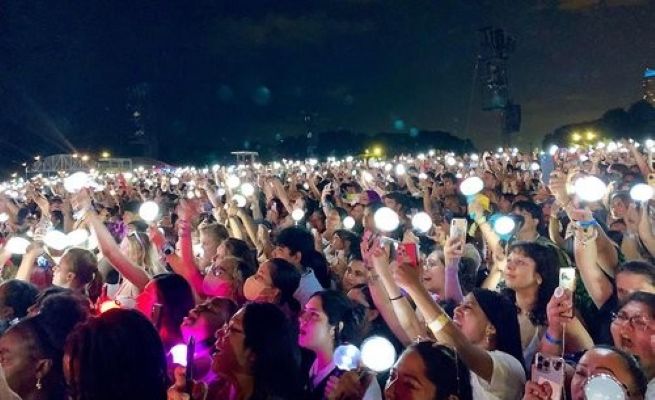From Concert Halls to Cinemas: Korea’s Light Stick Craze Finds a New Stage