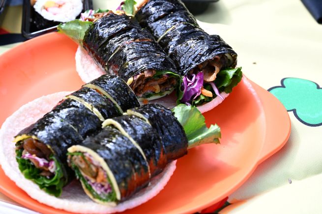 Gimbap Takes Over Kimcheon as Tens of Thousands Pack Local Parks