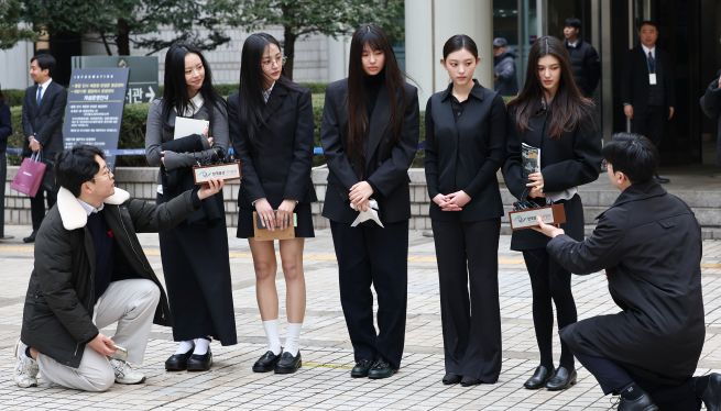 In a statement released through their legal representative, the law firm Sejong, the five members said they “respect the court’s judgment” but maintain that returning to ADOR is “impossible” given the “complete breakdown of trust.” (Yonhap)