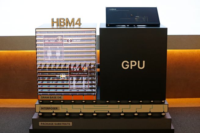 SK hynix Inc. showcases its actual HBM4 chip at the 2025 Semiconductor Exhibition (SEDEX) in Seoul on Oct. 22, 2025. (Yonhap)