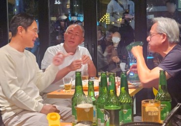 Samsung, Hyundai, and Nvidia Chiefs Share ‘Soju and Chicken’ Night Ahead of APEC Summit Samsung, Hyundai, and Nvidia Chiefs Share ‘Soju and Chicken’ Night Ahead of APEC Summit