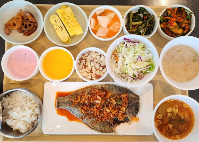 Food Service Industry Shifts Toward Senior Market Amid Aging Boom Food Service Industry Shifts Toward Senior Market Amid Aging Boom