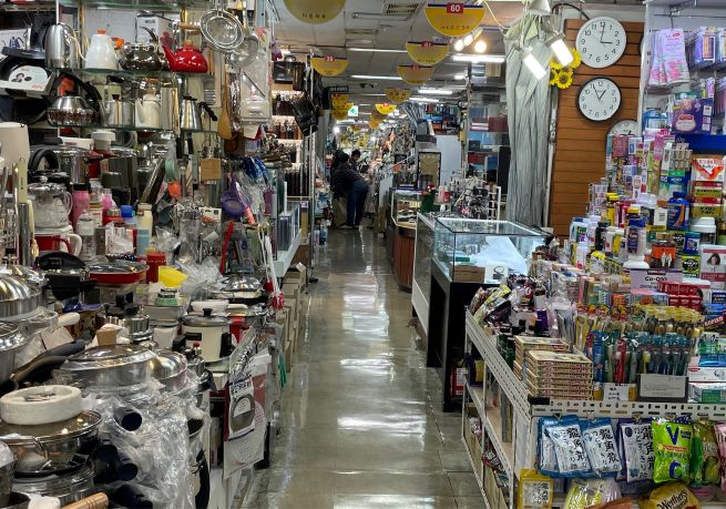 Soaring Import Costs Squeeze Namdaemun Merchants as Won Hits 16-Year Low Soaring Import Costs Squeeze Namdaemun Merchants as Won Hits 16-Year Low