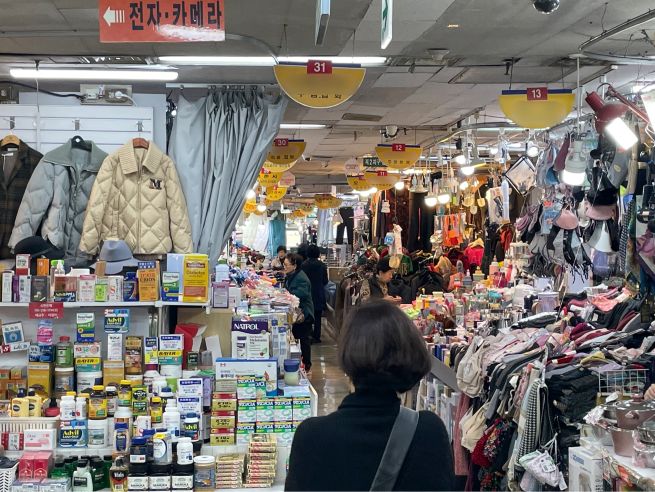 Sungnyemun Import Market in Namdaemun (Yonhap)