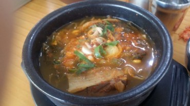 Restaurant Owner Held Responsible After Server Spills Hot Soup on Patron