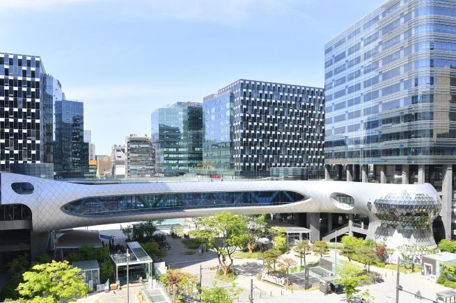 The area around Pangyo Station in Bundang District, Seongnam, Gyeonggi Province, where major Korean game companies are clustered. It is often referred to as Korea’s Silicon Valley. (Provided by Seongnam City)