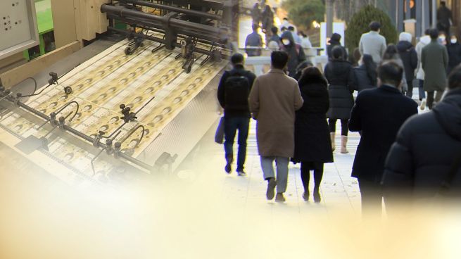 Government Cash Programs Drive Strongest Household Income Growth in Two Years