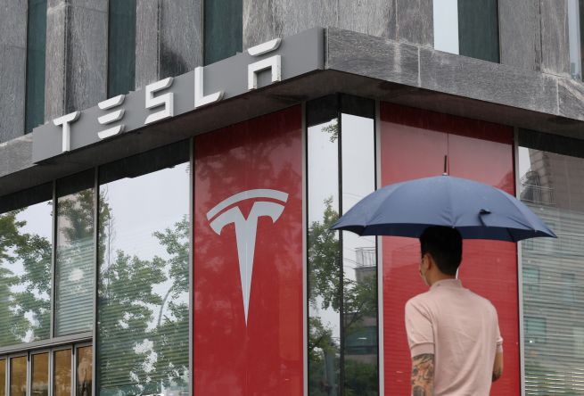 A Tesla store in downtown Seoul. (Image courtesy of Yonhap)